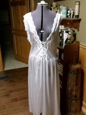 vtg Cinema Exoile sexy corset front lace trim long flowing gown m/usa white